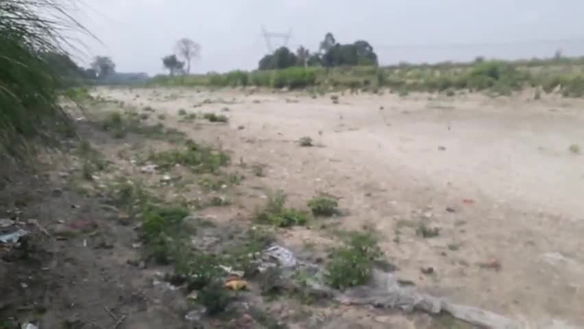 चौडगरा:सूखी पडी नहर उड़ रही धूल,किसान परेशान 
#alokgaud #fatehpur #rajeshverma010180