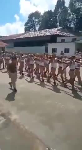 फिल्मी गाने पर परेड करते दिखे नागालैंड के जवान. सोशल मीडिया पर यह वीडियो वायरल हो रहा है.
#police #virarnews