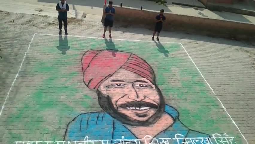 #MilkhaSingh जी को गाँव #Bhadana #Jhajjar #Haryana की चौपाल से बेटी अंशुल शर्मा व उनके पिता मुकेश शर्मा का एक रंगोली