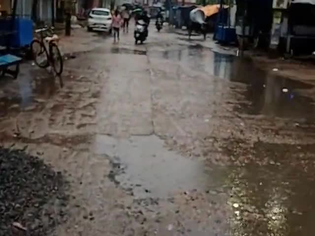 हाजीपुर: hajipur ke hospital road me jal jamaooo#publicsaluteswommam