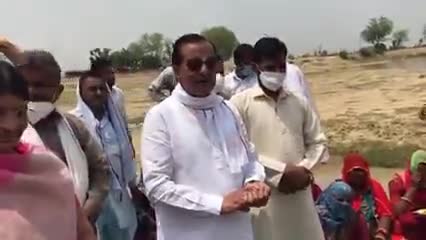 नेताजी की अलग पहचान, जोनापुरिया ने निवाई के पलेई पंचायत में मनरेगा कार्य कर रही कार्मिकों के साथ किया भोजन
#tonk #newai