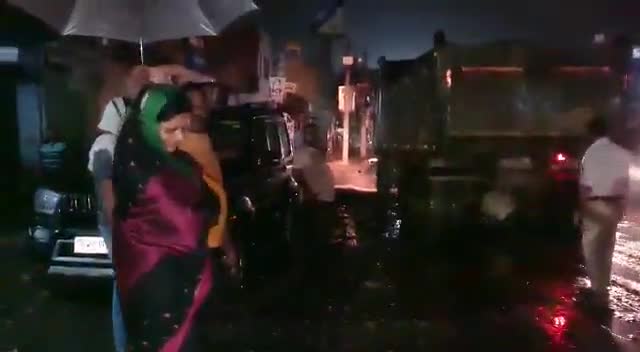 ये है लोकतंत्र जहा होता है हर खबर का असर
देर रात 12 बजे सड़क पे उतरी बिधायका
#हिसुआ      ( नवाद )
