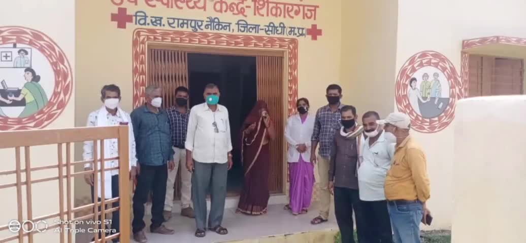रामपुर नैकिन : ग्राम #शिकारगंज के सचिव विनय त्रिपाठी द्वारा कोविड-19#कोरोना का टीकाकरण करवाने के लिए समझाइश दी गई
