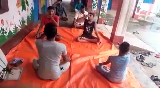 सातवें अंतरराष्ट्रीय योग दिवस पर केन्दुआ
स्कूल में योगाभ्यास। #अंतरराष्ट्रीय_योग_दिवस।