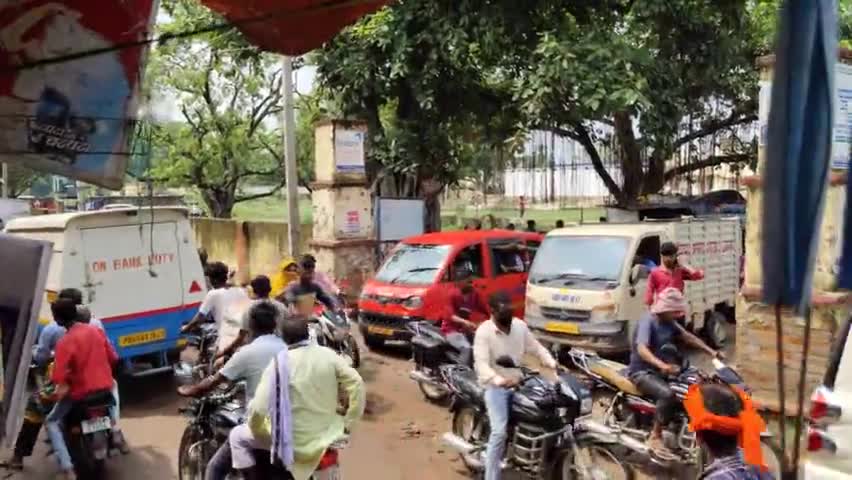 #एकमा स्टेशन रोड जाम की समस्या 
से आम #जनता और व्यवसायो को दिक्कत हो 
रही है