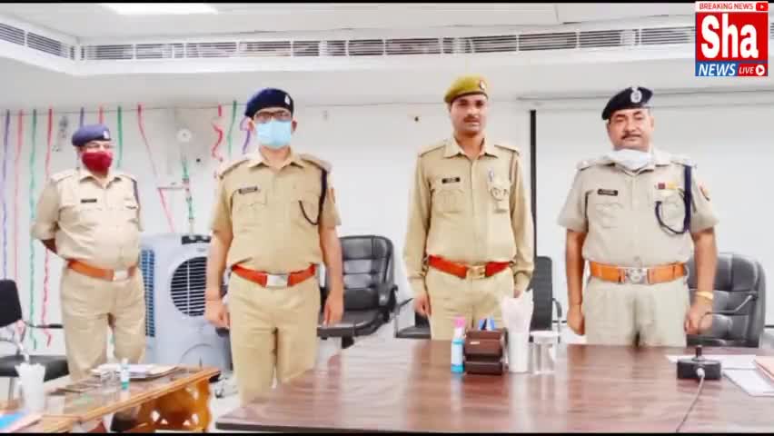 देवरिया: SP द्वारा बी0पी0ओ0 थाना बाघौच घाट पर नियुक्त आरक्षी राजीव कुमार को सम्मानित किया गया
#Deoriapolice#shanewslive