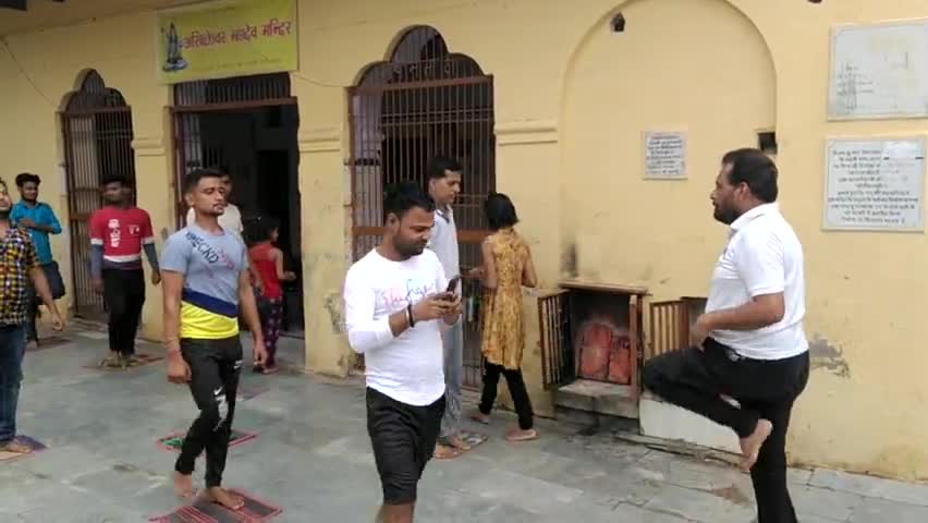 आगरा: #विश्व_योग_दिवस के निमित्त #गोपेश्वर_मंडल #भारतीय_जनता_पार्टी_महानगर #आगरा मैं एक बृहद #योग_शिविर आयोजित किया अखिलेश्वर