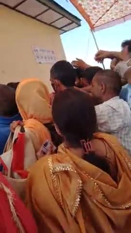 भोटा: ( #No Rule regulations token )लेने के लिए
भारी मात्रा में लोगो की भीड 
Salouni hamirpur Himachal pardesh