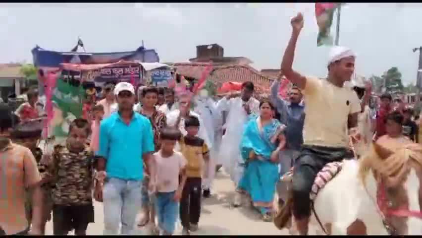 परवाहा चौक, परिहार: पप्पू यादव की रिहाई की मांग को लेकर जन अधिकार पार्टी (लो) ने बिहार सरकार की अर्थी निकली ।
#परिहार