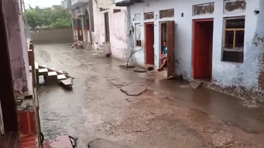 गोविंदगढ़ में हुई तेज बरसात से लोगो ने पाई गर्मी से राहत।#krishnasolankey#alwarnews