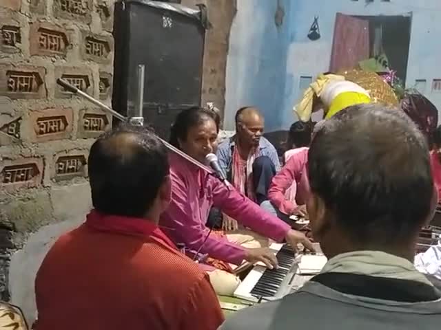 गोविंदपुर: गोविंदपुर के बेला गांव में गोपाल विशवकर्मा जी ने सत्यनारायण स्वामी की चोपरहा पूजा की आयोजन किये
#govindpur #nawada