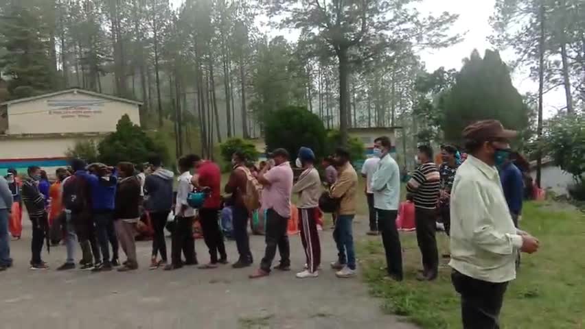 वेक्सीनेशन सेंटर पटवाडांगर नैनीताल। भाजपा परिवार द्वारा फल व जूस का वितरण किया। मातृशक्ति ने बढ़चढ़ कर हिस्सा लिया।
#ntl