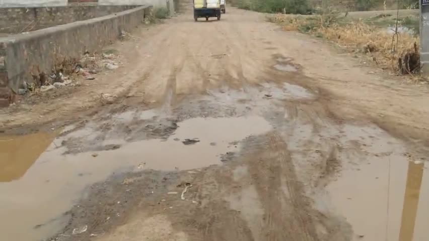#viralvidio#palimarwar#transport nager रोडो का कार्य लगभग 10 वर्षो से पड़ा अधूरा नहीं लोगो का आना जाना मुश्किल कार्रवाई