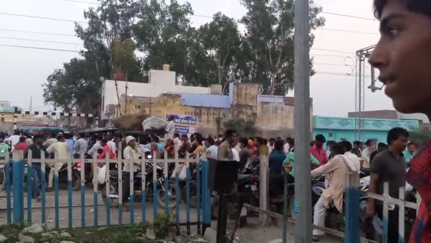 #babralarailwayfatak
#jaam
#trainjaam#