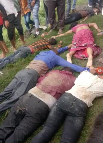 तुलसीपुर/ बलरामपुर रोड शिवा नगर के पास हुआ बाद हादसा हादसे में हुआ 6 लोगो की मौत 
#शुभम_तिवारी