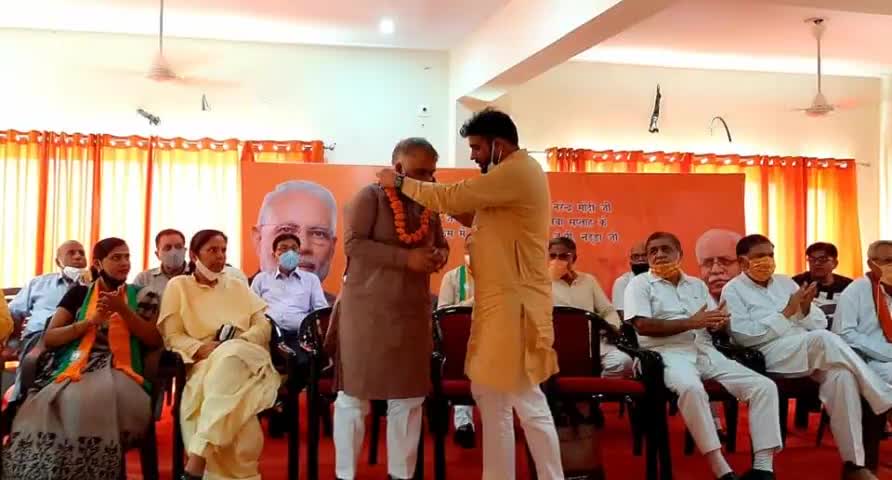 #भगवानदासकबीरपंथी #BJPनीलोखेड़ी
आज सोनीपत BJP कार्यलय में जिला प्रभारी #भगवानदासकबीरपंथी जी का फूलमालाओं से स्वागत करते ज