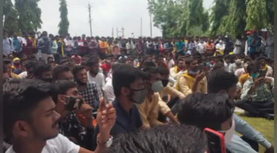बड़वानी जिले में  बेरोजगार  युवाओं पर हुई FIR व मुकदमे दायर किए जाने के खिलाफ प्रदेश भर में हुआ विरोध।
#AIDYO