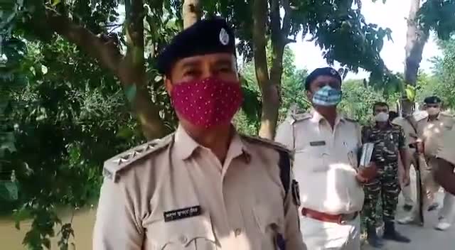 बलहा घाट नाबालिग लड़की के अपहरण मामले में पर्यवेक्षण को  आए #DSP अरुण कुमार सिंह, लड़की के परिवार का ब्यान दर्ज किया, सा