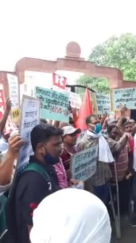 आइसा-इनौस के नेतृत्व में बिहार #STET2019 में मेरिट लिस्ट घोटाले के खिलाफ अभ्यर्थियों का बिहार बोर्ड के सामने प्रदर्शन।