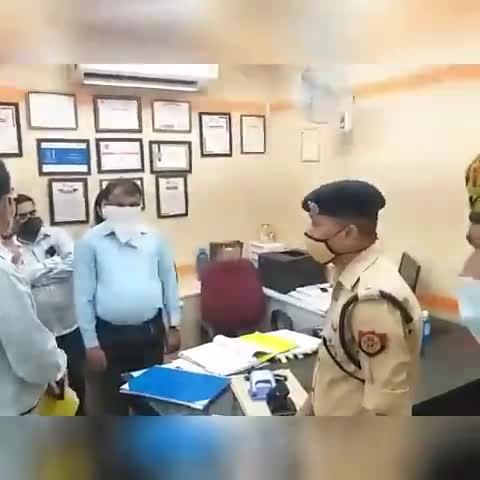 बैंक के गार्ड ने गुस्से में आकर युवक की मारी गोली
#surajdwivedi