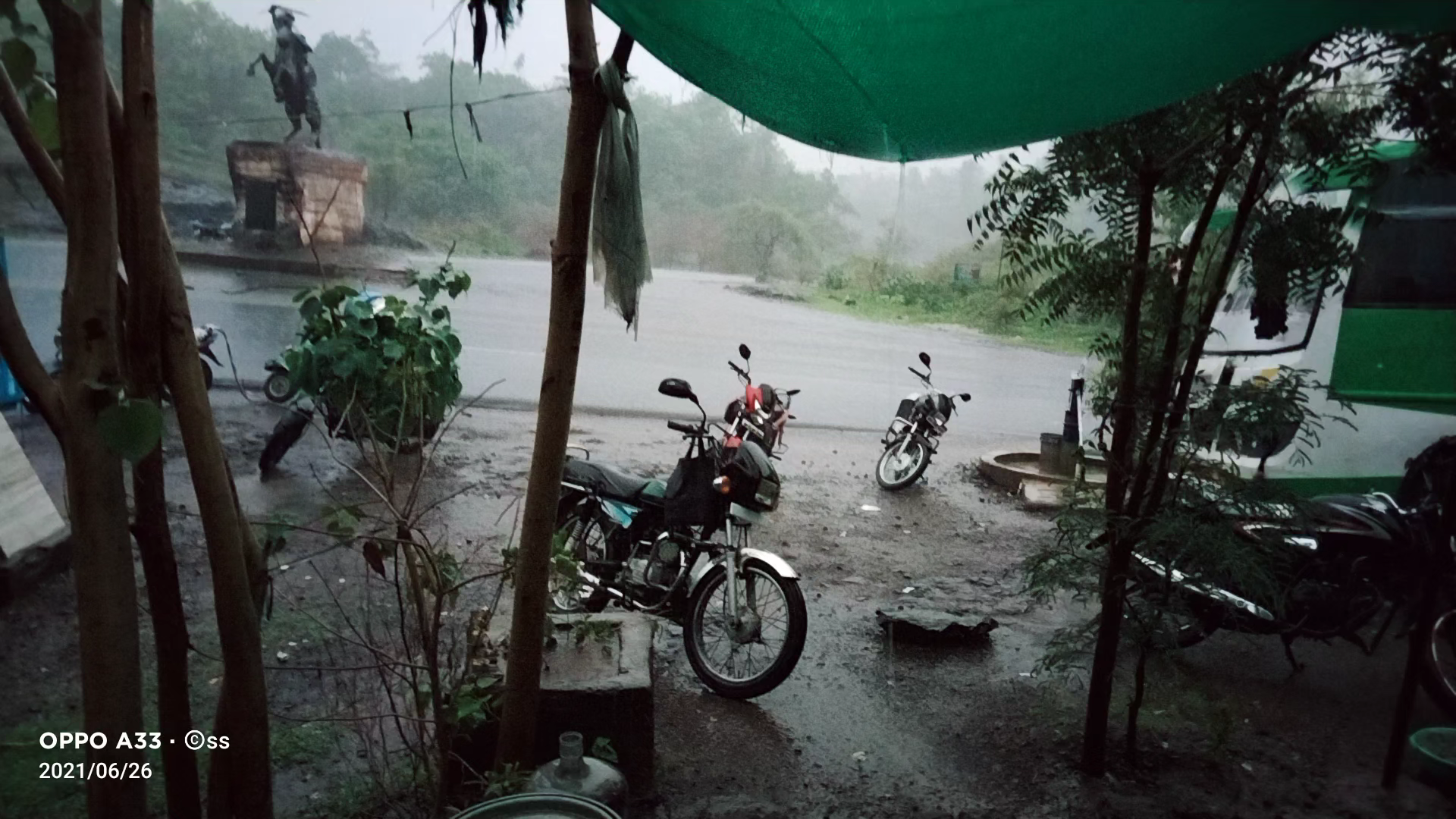 बुरहानपुर नगर: सोमवार कल शाम के 6:30 बजे नेपानगर आज सिर्फ आटे के ऊपर हुई तेज बारिश तेज बारिश के साथ बिजली बिगड़ की
#धुआंधार बारिश@