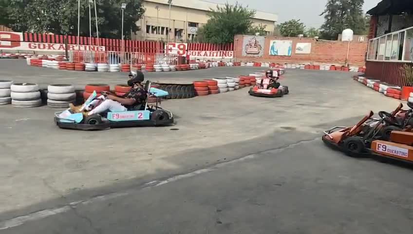 दोस्तों के साथ मौज-मस्ती करते हुए।


#F9GoKarting
#Enjoy