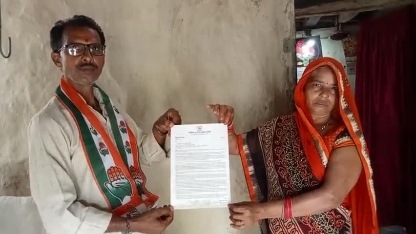 क्षेत्र पंचायत सदस्य को जीत का बधाई पत्र देते हुए-#जजलाल_राय_9454185107