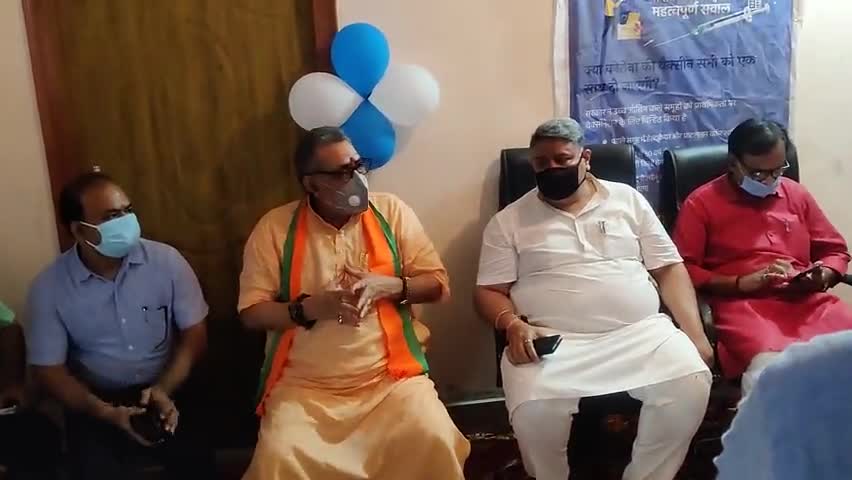 कुम्हारसों,पंचायत भवन पर #कोविड_वैक्सीन_शिविर" का निरीक्षण करने भारत सरकार के मंत्री माननीय श्री #गिरिराज_सिंह जी आए,,