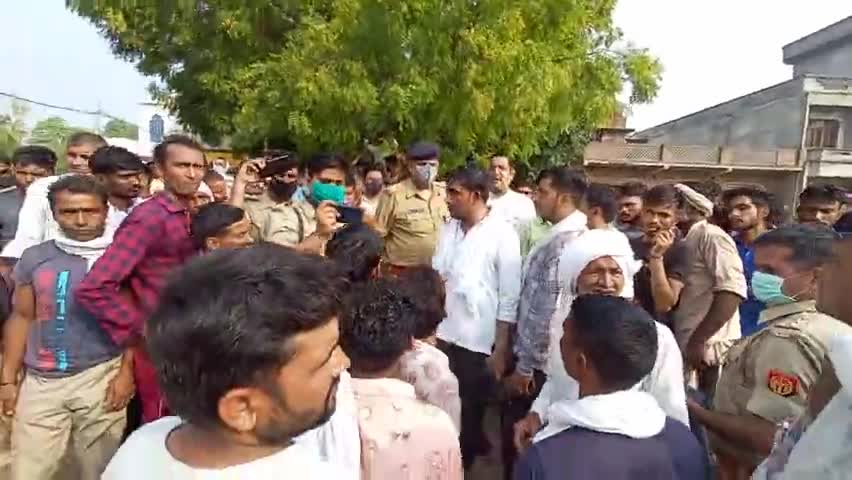 बड़ौत: साइट पर सुशील पूर्व प्रधान और गुल्लू प्रधान भी प्रस्तुत किया गया है परिवार के सभी सदस्य बुरी तरह रो रहे हैं#badroads