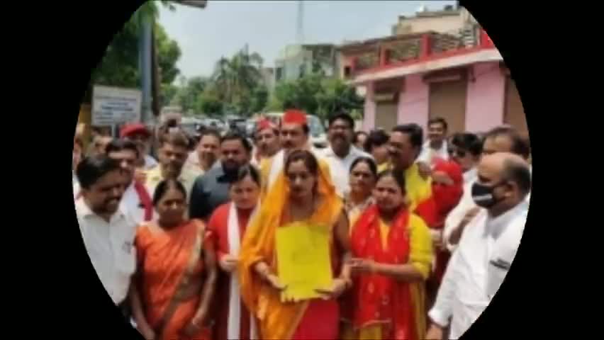 समाजवादी पार्टी की प्रत्याशी श्रीमती बीनू सिंह जी ने शाहजहांपुर जिला पंचायत के लिए नामांकन दाखिल किया#जलालाबाद