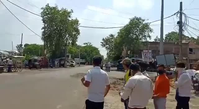 अपने ही ग्रह क्षेत्र #राधोगढ में #दिग्विजय_सिंह का काले झंडों के साथ स्वागत|