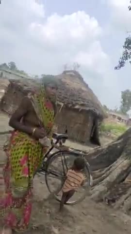 ग्राम सभा रायपुर ब्रह्मचारी मौजा पंडित पुरवा मैं बिक रही कच्ची शराब नही दिख रहा प्रशासन का खोफ #gondanews #gonda