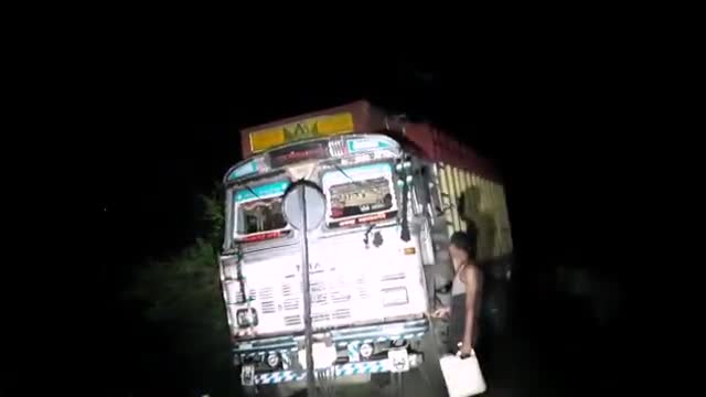 नारायणपुर: भवानीपुर ओपीक्षेत्र गणेश पथ में रसोई गैस सिलिंडर से लदा ट्रक #दुर्घटनाग्रस्त होने से बचा।कोई हताहत नहीं।
