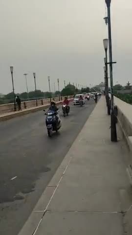 Traffic rush - lucknow river front #lucknowstory #lucknow #news