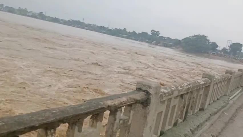 जयनगर: कमलानदी जयनगर का जलस्तर तेजी से बढ़ रही हैं।भयंकर बाढ़ आने की संभावना। @jaynagarnews #bihar #jaynagar