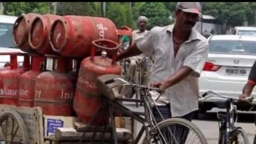 जानें आज से LPG सिलेंडर कितना हुआ महंगा, 1 जुलाई से जारी नया रेट ?#lpg#महंगाई#nitishkumar#biharmekyahai#humआपorनीतीश