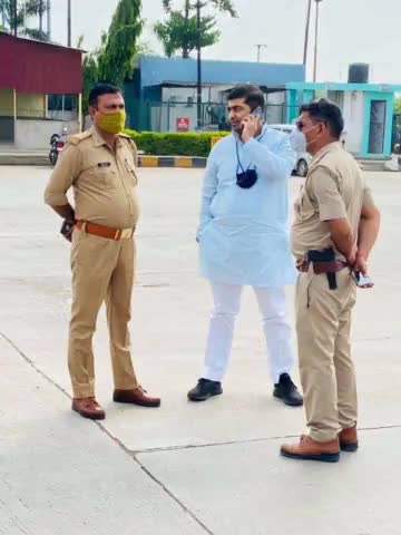 योगी सरकार की #तानाशाही

औरैया का जिला प्रशासन तमाम कोशिशों के बाद भी इटावा #जिला_पंचायत_अध्यक्ष_मा: #अंशुल_यादव_जी