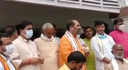 _मंत्री_उपेंद्र तिवारी ने पूर्व मंत्री अम्बिका चौधरी पर की अभद्र टिप्पणी-
#newsofindia