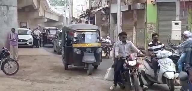 #जगन्नाथ #चौक से #मिशन #चौक तक #राहगीरों को निकलने में हो रही #परेशानी #ठेकेदारों की #मनमानी के चलते जनता हो रही परेशान