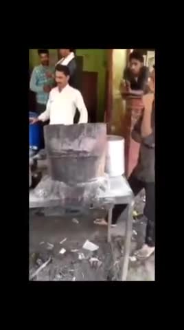 ये बन्दर ढाबे पर बरतन धोता है#जयपुर समाचार#viralvideo#breakingnews#monkey#trendingnews