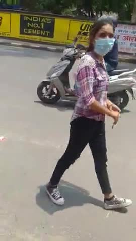 रांची के सड़कों पर दिखने लगे हैं।आप क्या कहेंगे इस वीडियो को देखकर ? #coupledialouge #corona_update #coronavirusindia