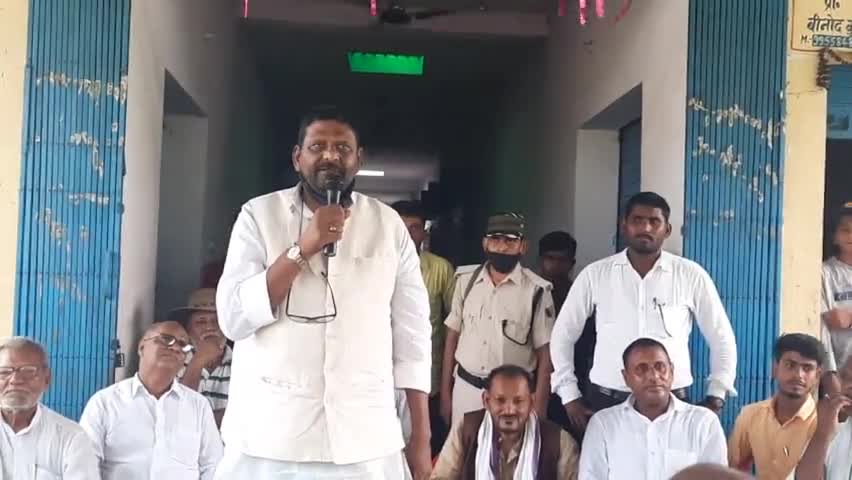कुर्था: *कोरोना काल में कुर्था# राष्ट्रीय जनता दल के #25 वां स्थापना दिवस* के अवसर पर #विधायक बागी कुमार वर्मा# ने संबोधित किये।