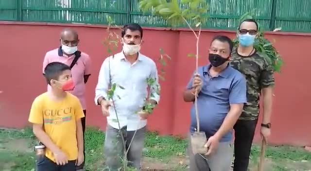 दिल्ली कैंटोनमेंट: Mission 100 Crore Tree is a motivational campaign.
#EachonePlantone