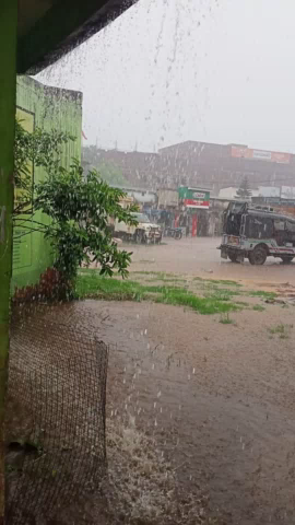 ##लोहरदगा में मूसलाधार बारिश शुरू हो गई