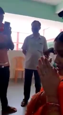 इस महिला में #corona_vaccine का डर बहुत ज्यादा देखने को मिला।।