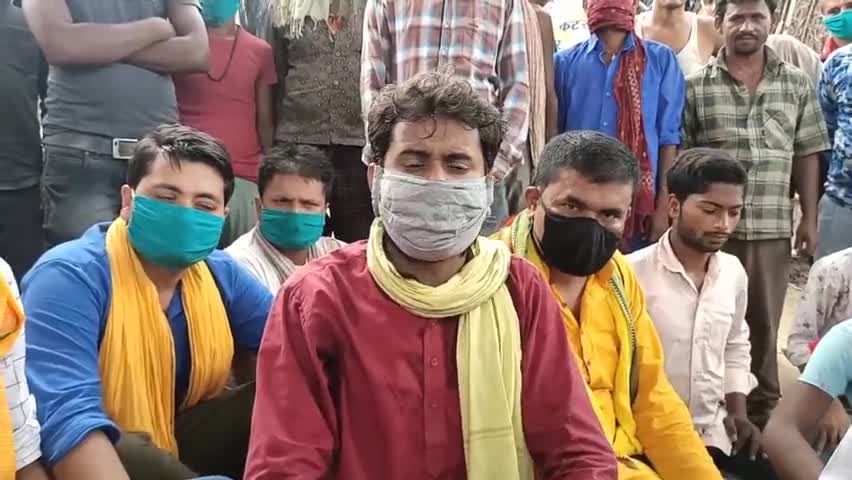 #औराई के सुन्दरखौली में आजादी के इतने वर्षों के बाद भी लोग चचरी पर चलने को है मजबूर,

बाढ़ में वह भी बह गया