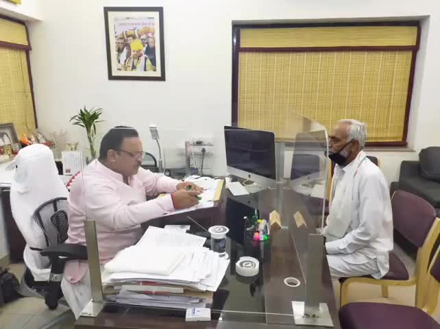 #श्रीडूंगरगढ़ में ट्रोमा सेंटर खोलने की मांग को लेकर जयपुर में चिकित्सा मंत्री श्री रघु जी शर्मा से की मुलाकात #MLASdgh