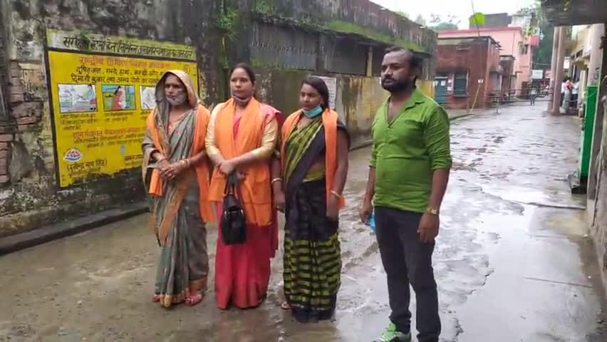 खलीलाबाद: #खलीलाबाद ब्लॉक #मुख्यालय पर पहुंच कर #भाजपा #प्रत्याशी प्रमिला देवी ने #प्रमुख पद का किया #नामांकन।