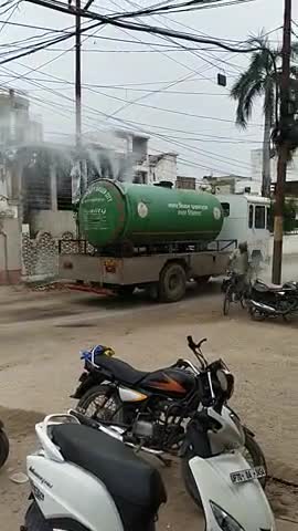 प्रयागराज: kareli me aj corona ko dekhte huwea #sanitize ka kam kara gaya #vairul #bht hi accha kam huwa logo me khushi ka mohol h