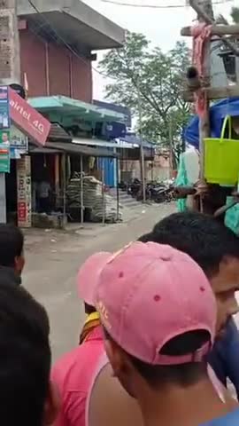 देखिए कैसे हुई मुजफ्फरपुर में इतनी बड़ी लूट बंदूक की नोक पर, वीडियो वायरल।

#muzaffarpurnews